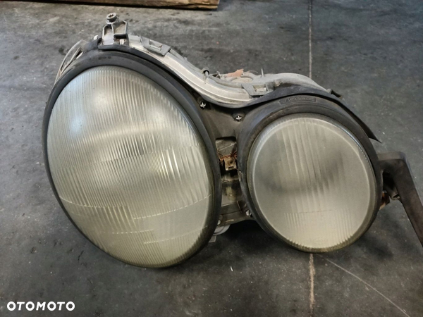 LAMPA PRZÓD PRAWA MERCEDES W210