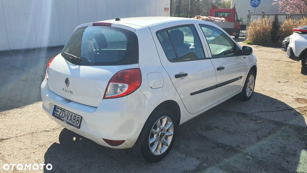 Renault Clio 1.2 16V 75 Expression - 4
