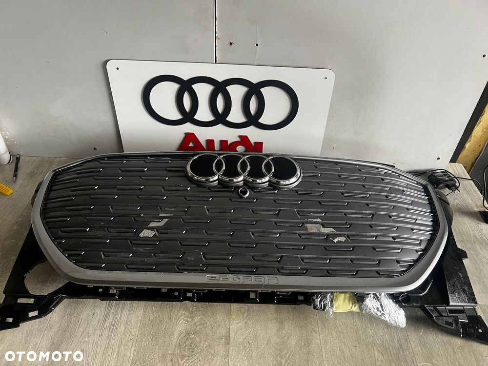 GRILL ATRAPA AUDI Q4 AUDI Q4 E-TRO WZMOCNIENIE ATRAPA STELAZ 89A807233  89A E-TRON 2020-> 89A853651A CENA W OPISIE - 13