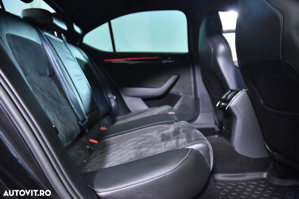 Skoda Superb 2.0 TDI DSG Sportline - 13