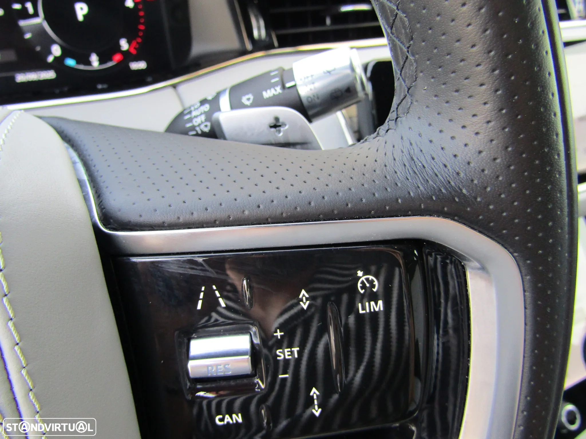 Land Rover Range Rover Evoque 2.0 D200 AWD R-Dynamic Auto - 18