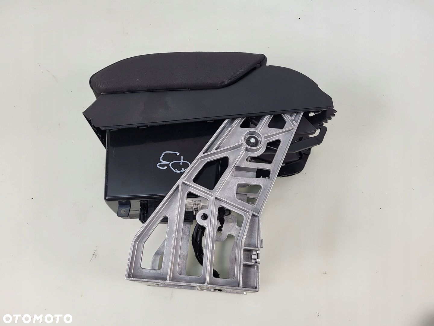 AUDI Q3 8U LIFT PODŁOKIETNIK SCHOWEK - 6