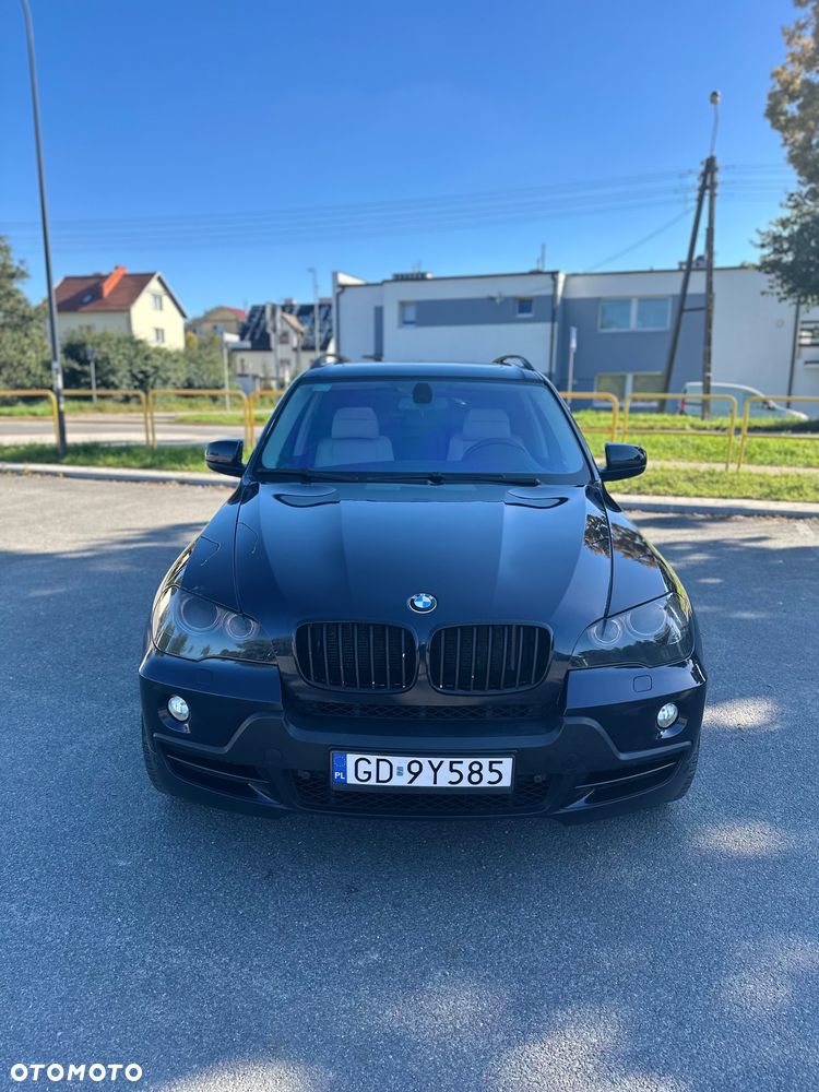 BMW X5 4.8i - 3