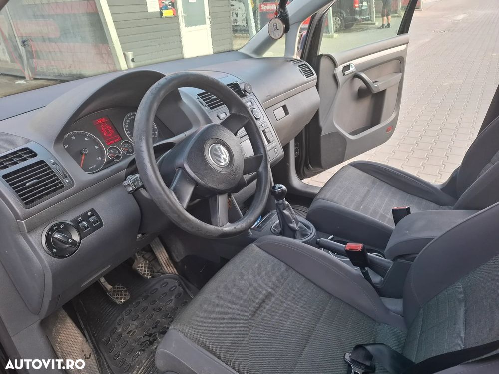 Volkswagen Touran - 15