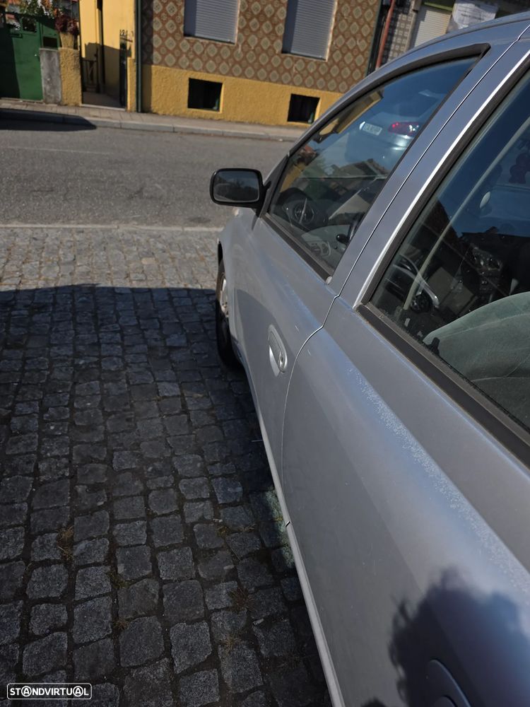 Toyota Yaris 1.0 Base - 2