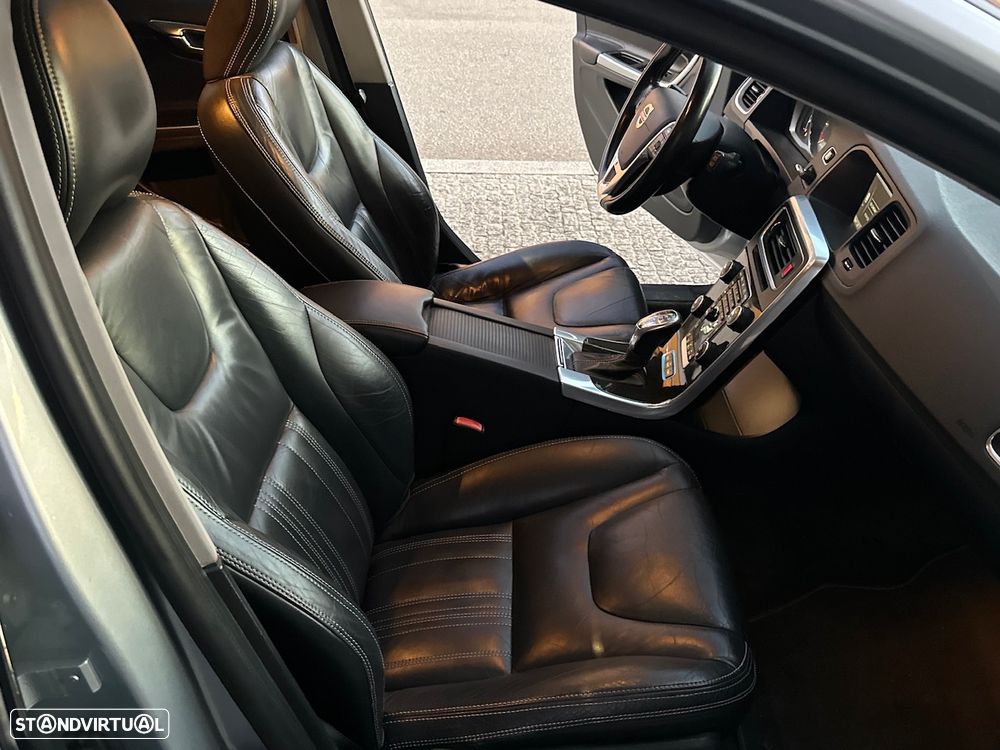 Volvo V60 D6 Plug-In-Hybrid AWD Geartronic Pure Limited - 16