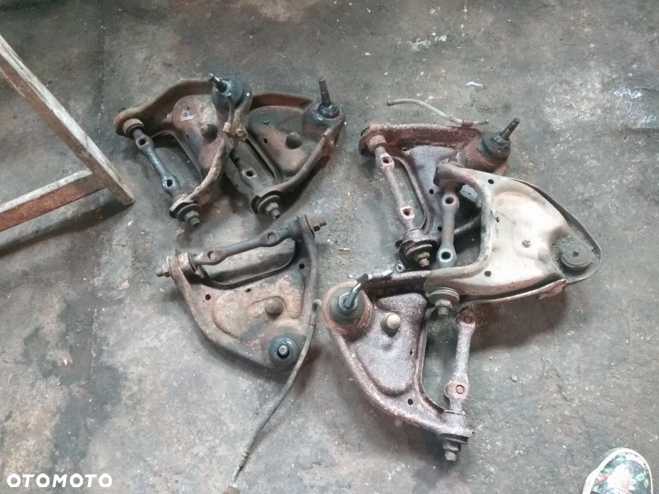 DODGE RAM VAN B150 B250 B350 71-03 wahacz lewy prawy przod przedni dol dolny gora gorny 1500 2500 3.7 5.2 5.9 v6 v8 B100 B1500 B200 B2500 B300 B3500 CB300 PLYMOUTH PB150 PB250 PB350 PB100 PB200 PB300 - 2