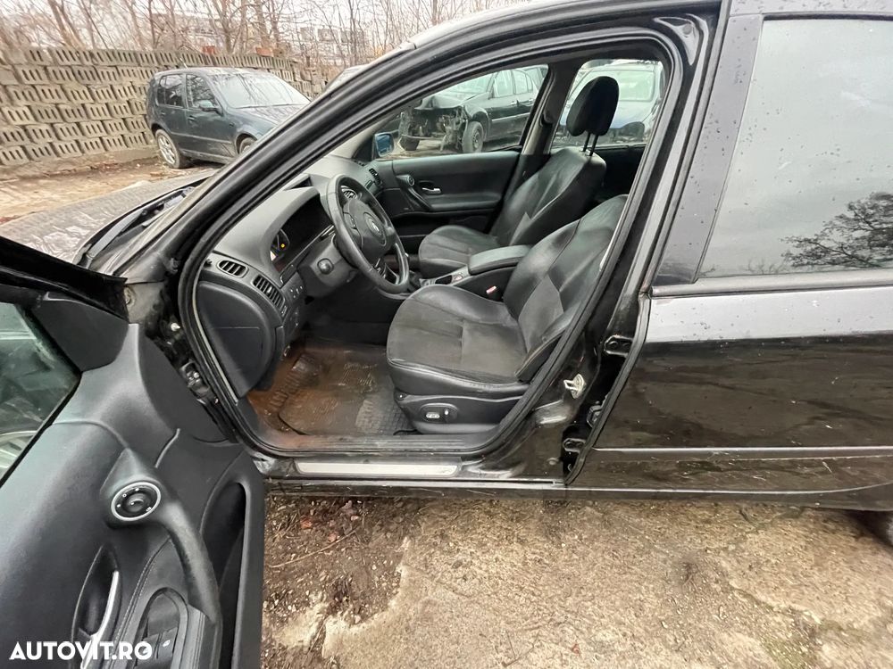 Dezmembrez Renault Laguna II Facelift 2.0 dCi M9R Euro4 110kW 148Hp An 2007 - 7