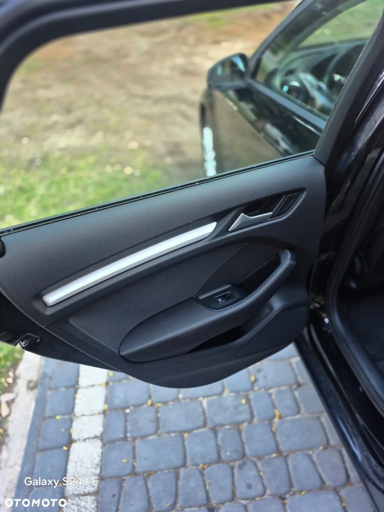 Audi A3 Sportback 1.6 TDI S line Sportpaket - 18