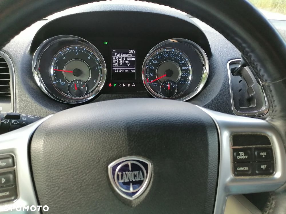 Lancia Voyager 2.8CRD Platinum - 14