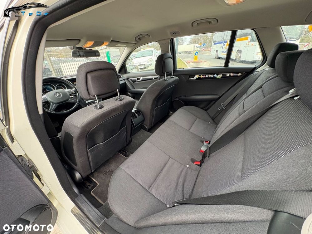 Mercedes-Benz Klasa C 200 CDI DPF Automatik BlueEFFICIENCY Elegance - 19