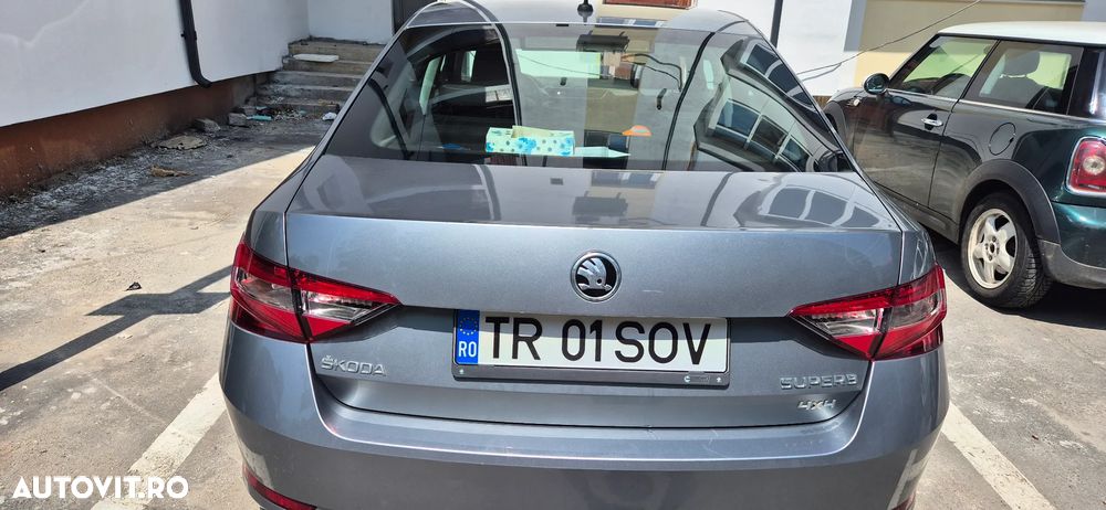 Skoda Superb 2.0 TDI DSG 4X4 Sportline - 7