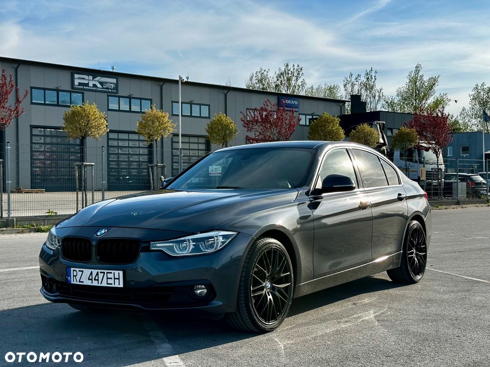 BMW Seria 3 330i xDrive Sport Line - 5