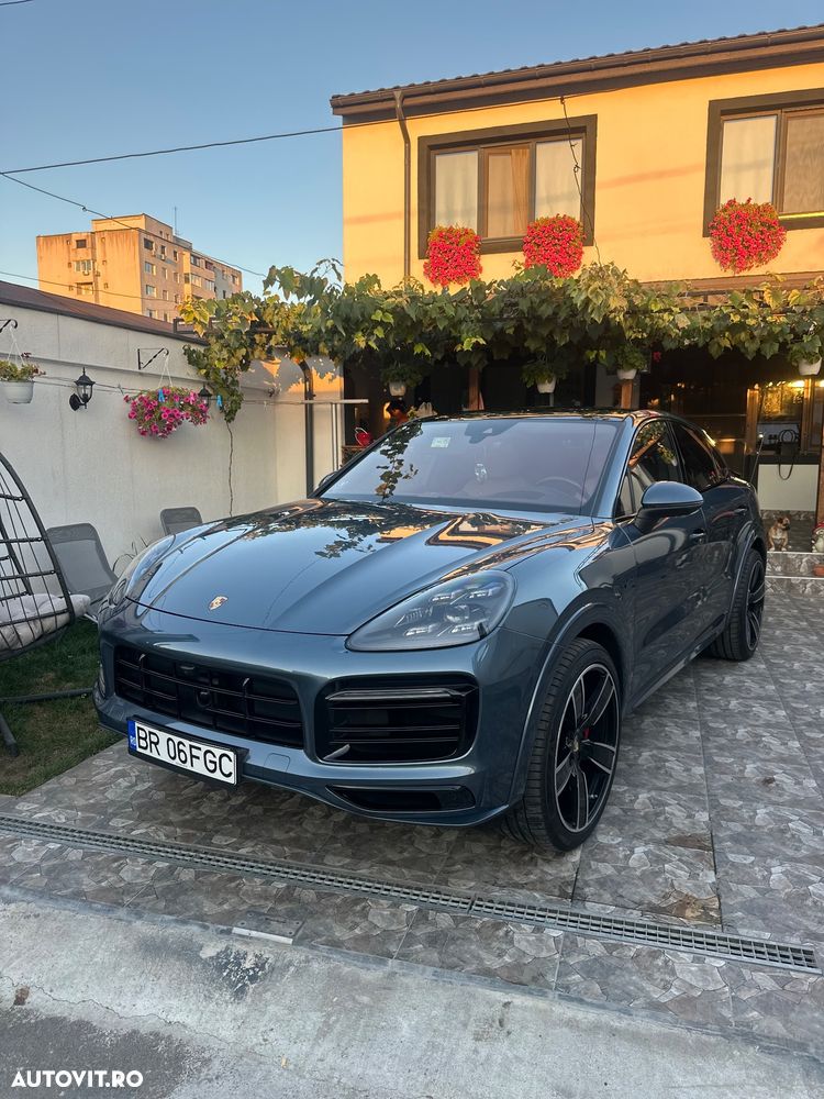 Porsche Cayenne - 1