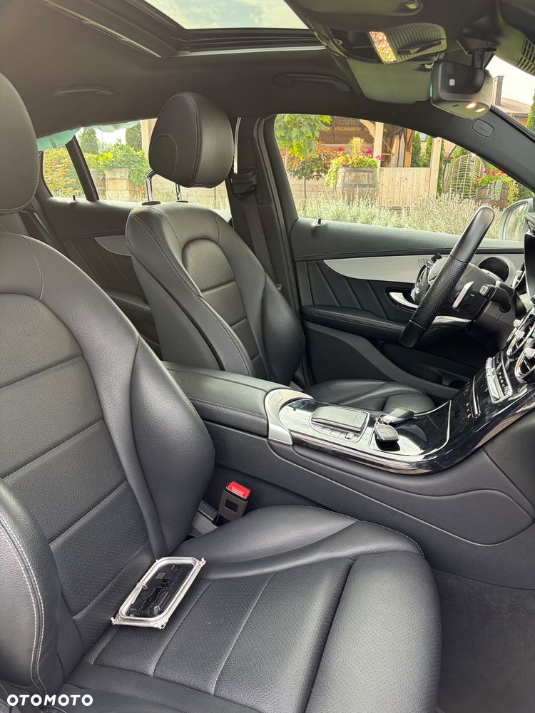 Mercedes-Benz GLC 300 4Matic 9G-TRONIC AMG Line Plus - 15