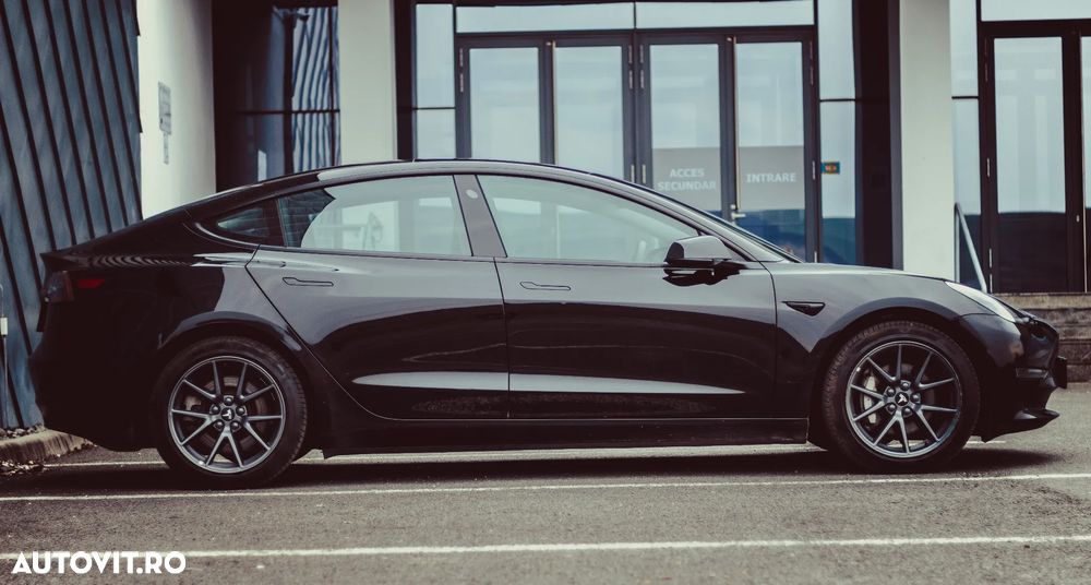 Tesla Model 3 - 3