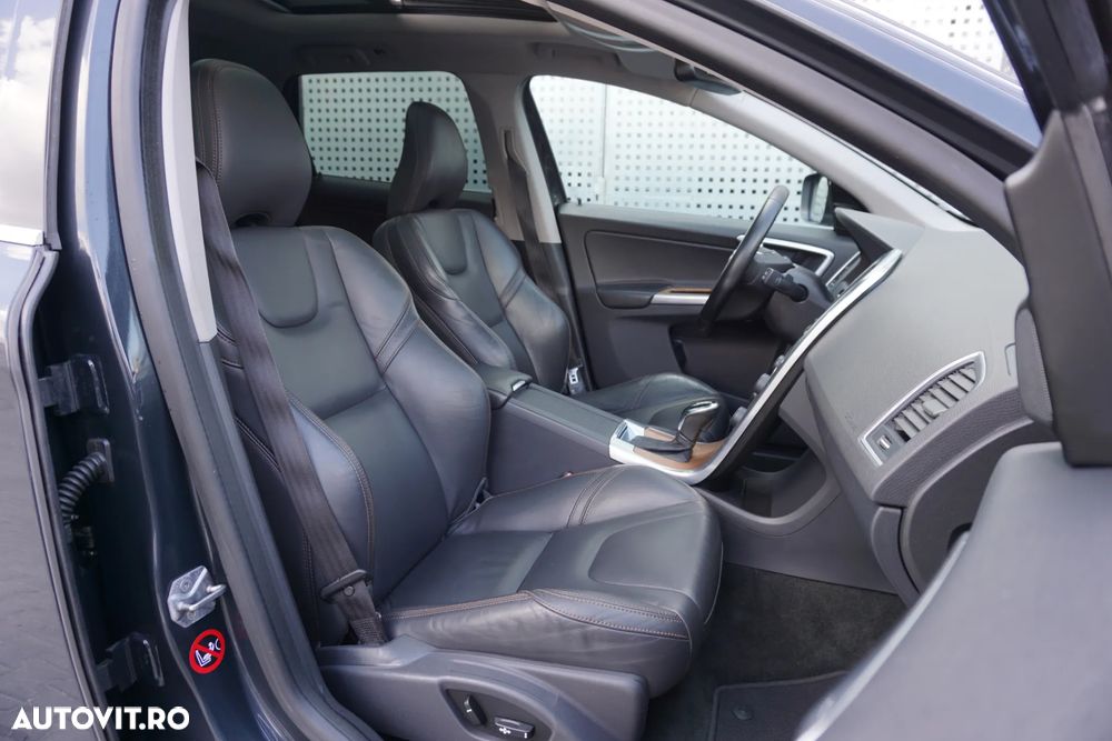 Volvo XC 60 D5 AWD Geartronic Summum - 19
