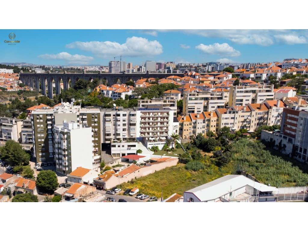 Apartamento T2 com 2 varandas e estacionamento em Campolide, Lisboa - Grande imagem: 4/10