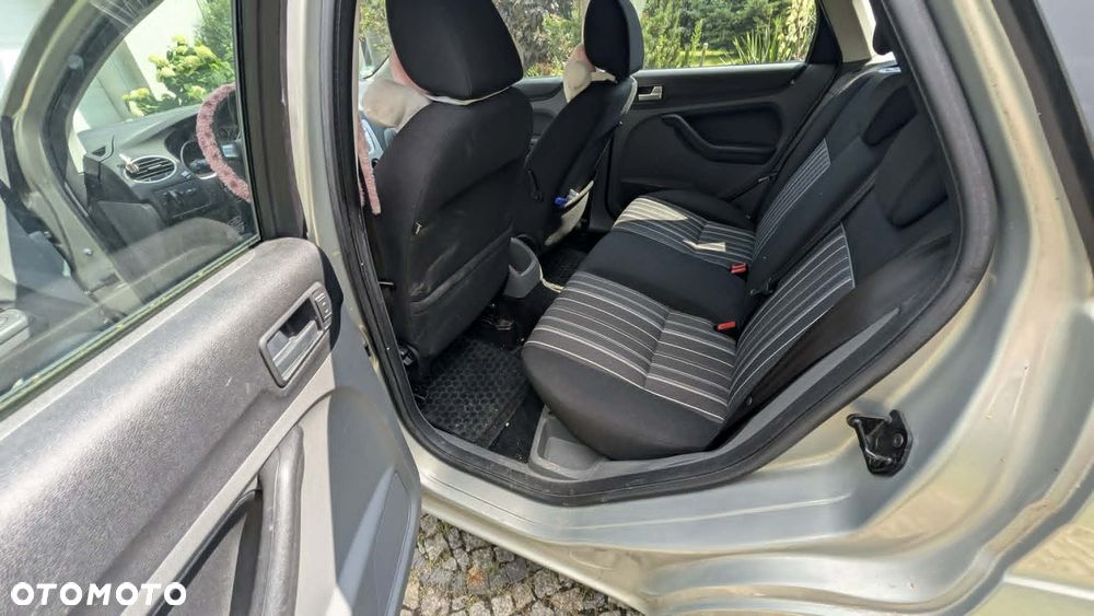 Ford Focus 1.8 FF Trend - 16