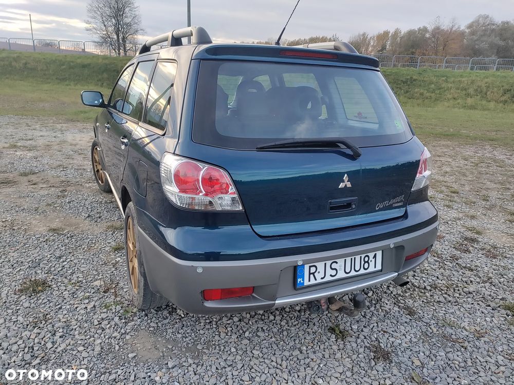 Mitsubishi Outlander 2.0 4WD Invite - 3