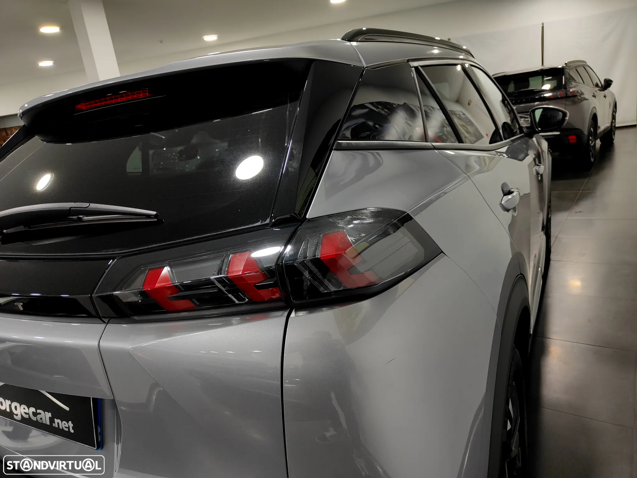 Peugeot 2008 1.2 PureTech Allure EAT8 - 17