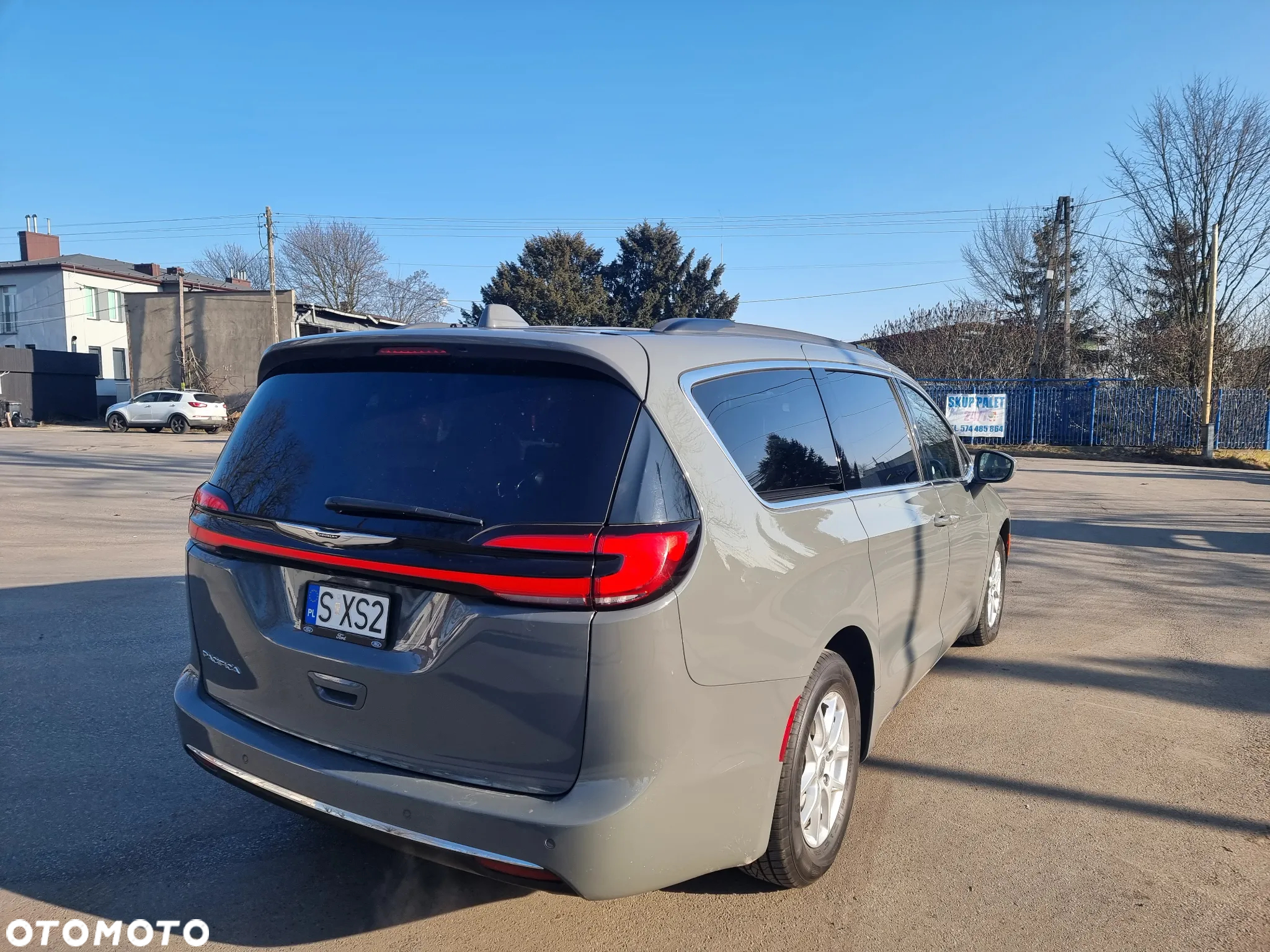 Chrysler Pacifica - 11