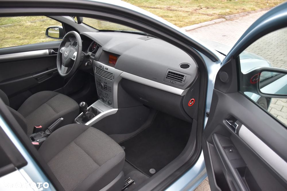 Opel Astra 1.8 Innovation - 18