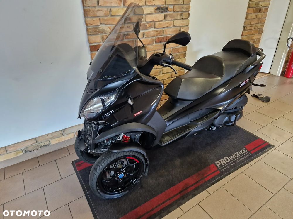 Piaggio MP-3 - 12