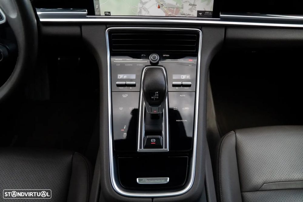 Porsche Panamera 4 E-Hybrid Platinum Edition - 32