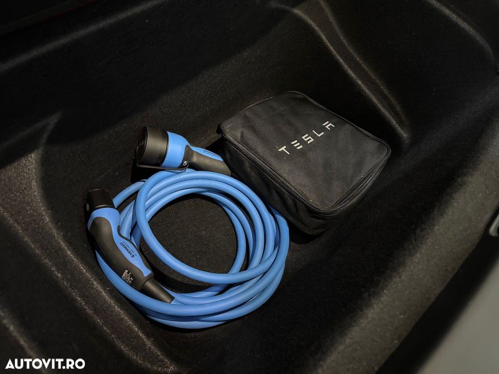 TESLA Model Y 2023 — imagine 67