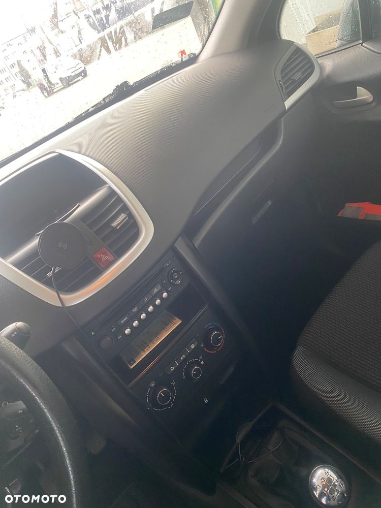 Peugeot 207 75 Millesim 200 - 11