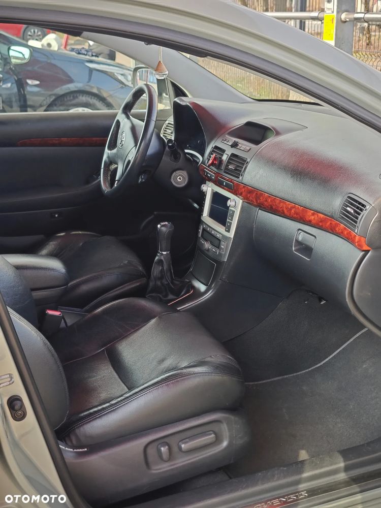 Toyota Avensis 2.0 VVT-i High - 10