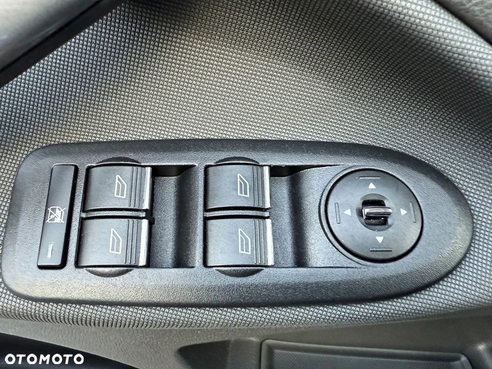 Ford Kuga 2.0 TDCi 2x4 Titanium - 24