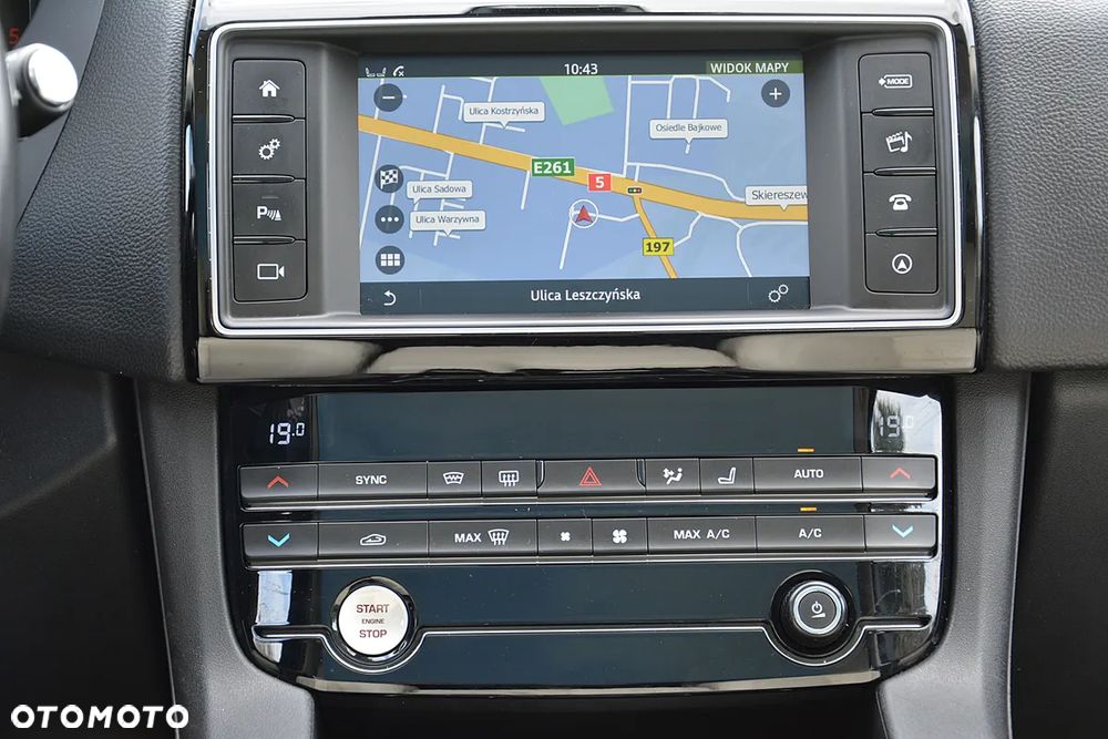 Jaguar F-Pace 2.0 i4D AWD Prestige - 29