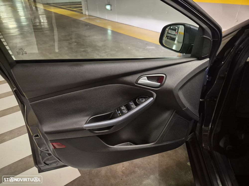 Ford Focus SW 1.6 TDCi Titanium Best - 24