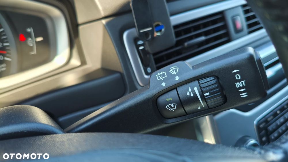 Volvo V70 D2 Momentum - 37