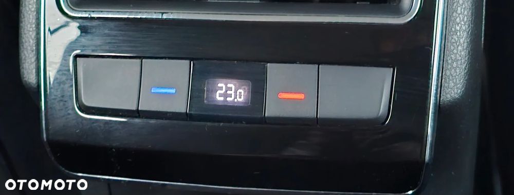 Skoda Superb 2.0 TDI DSG Premium Edition - 22