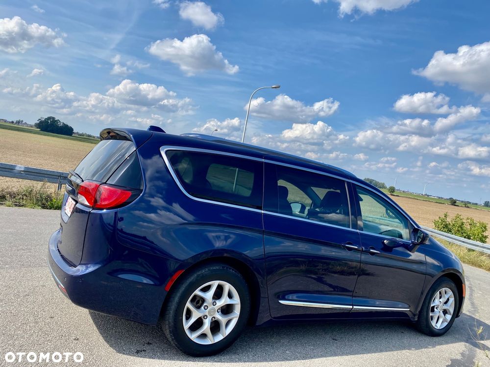 Chrysler Pacifica - 10