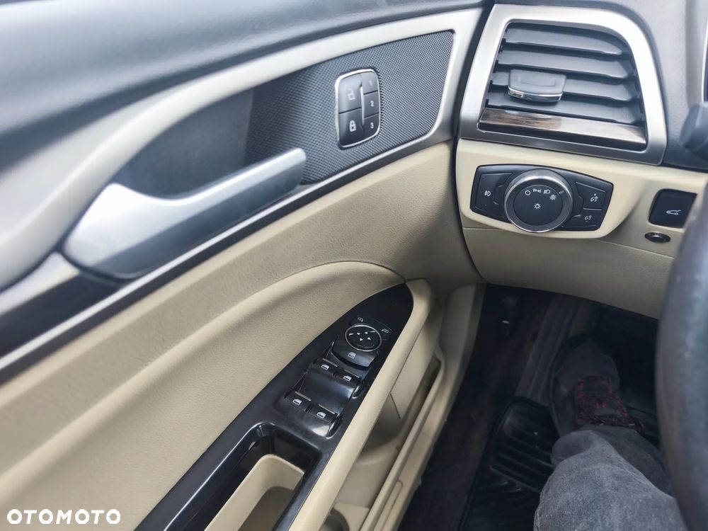 Ford Fusion - 17