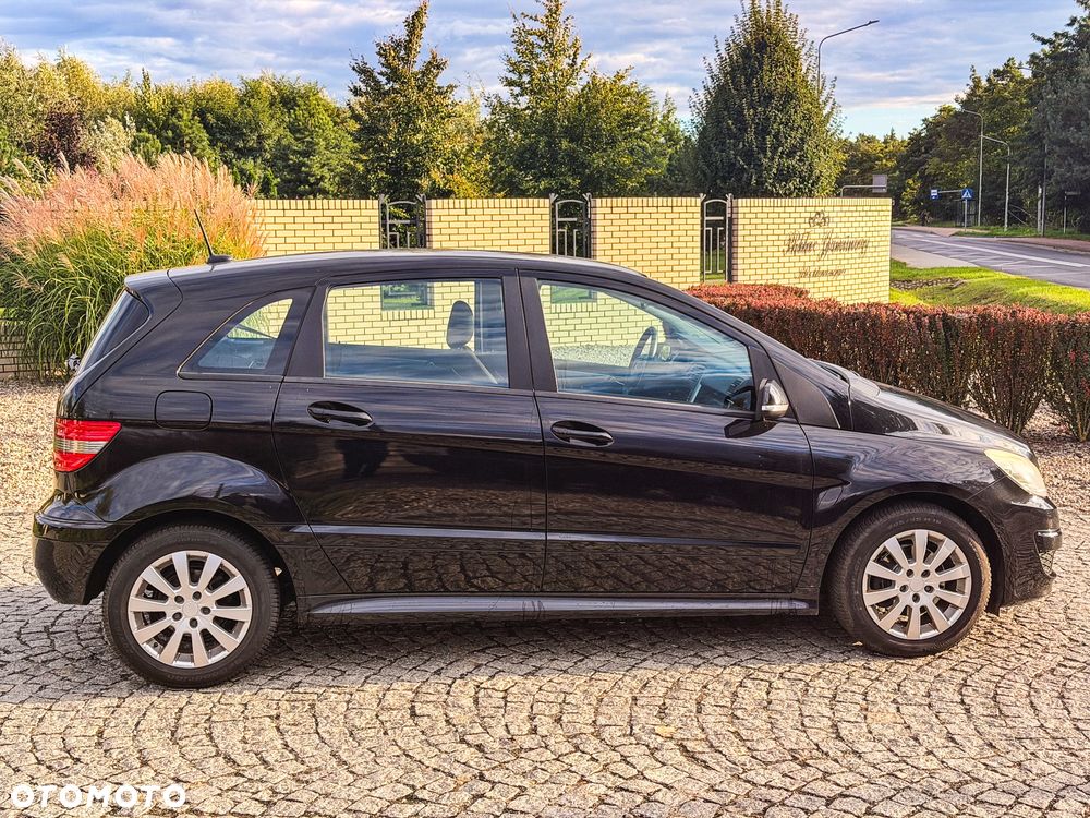 Mercedes-Benz B-Class 2010 photo 3