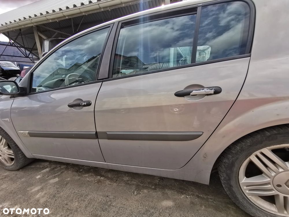 Drzwi przód prawy Renault Megane II 2003r MV632 - 1