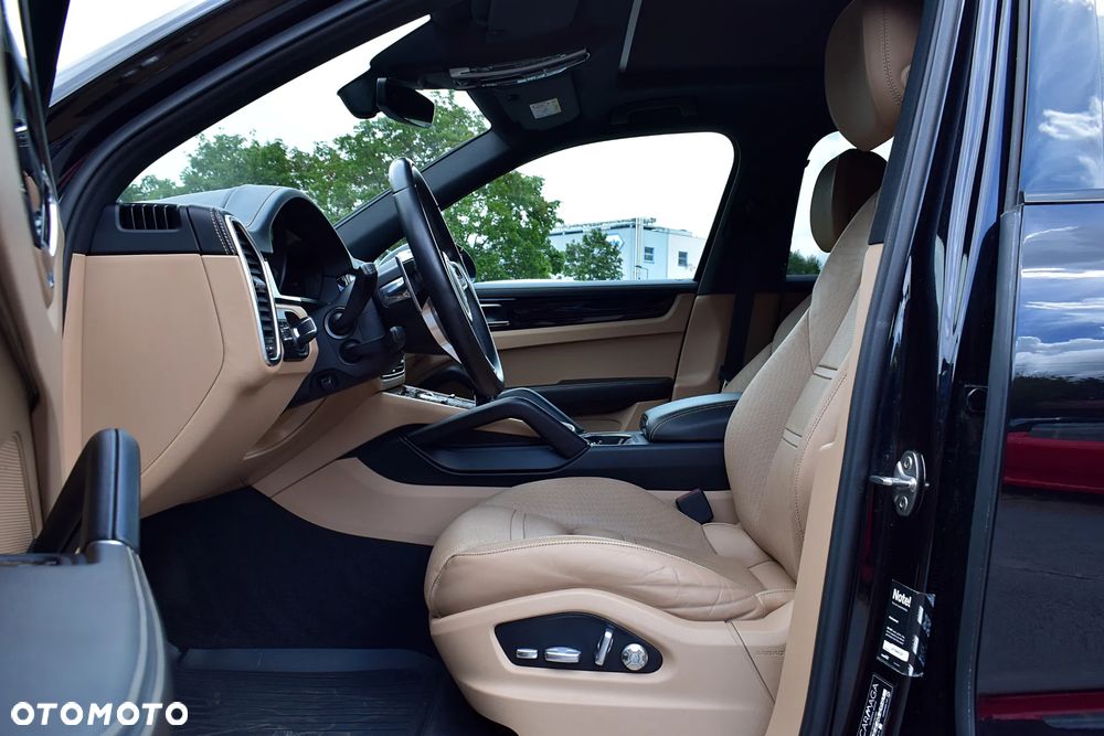 Porsche Cayenne S - 5