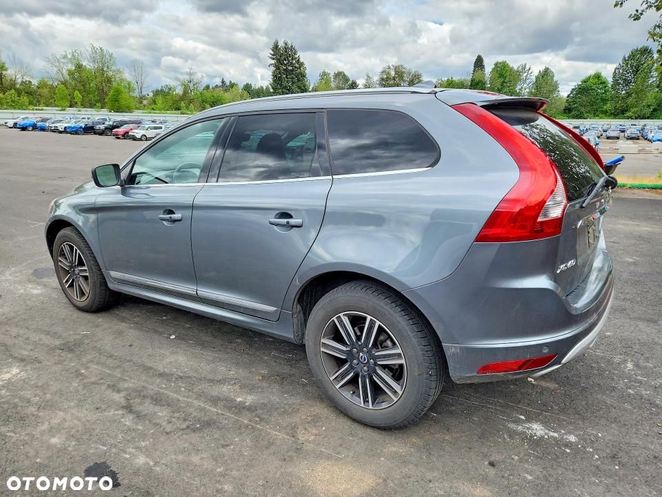 Volvo XC 60 T5 AWD Geartronic RDesign - 2
