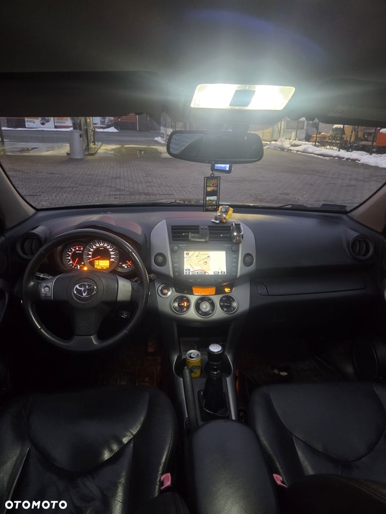 Toyota RAV4 - 8