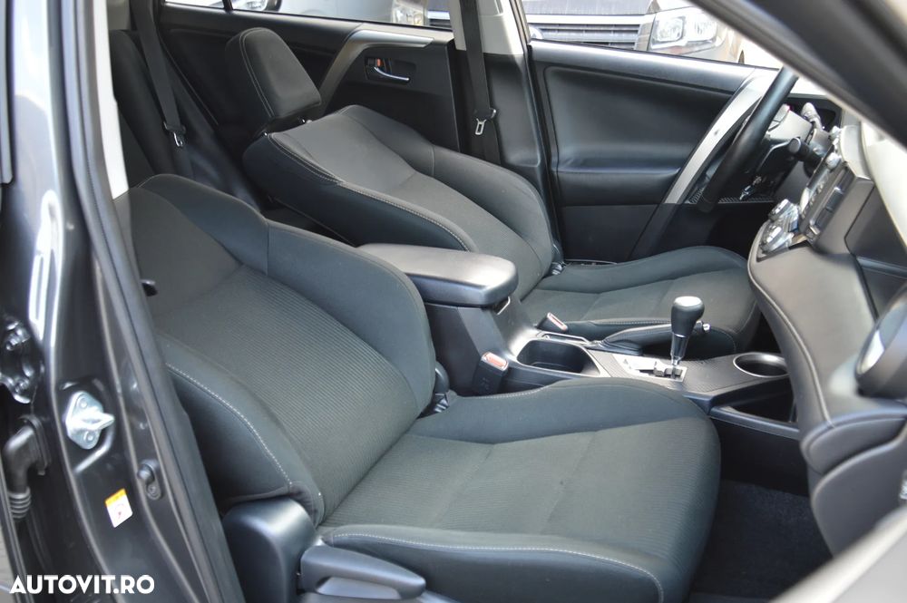 Toyota RAV4 2.2 D-4D 4x4 Automatik Edition - 16