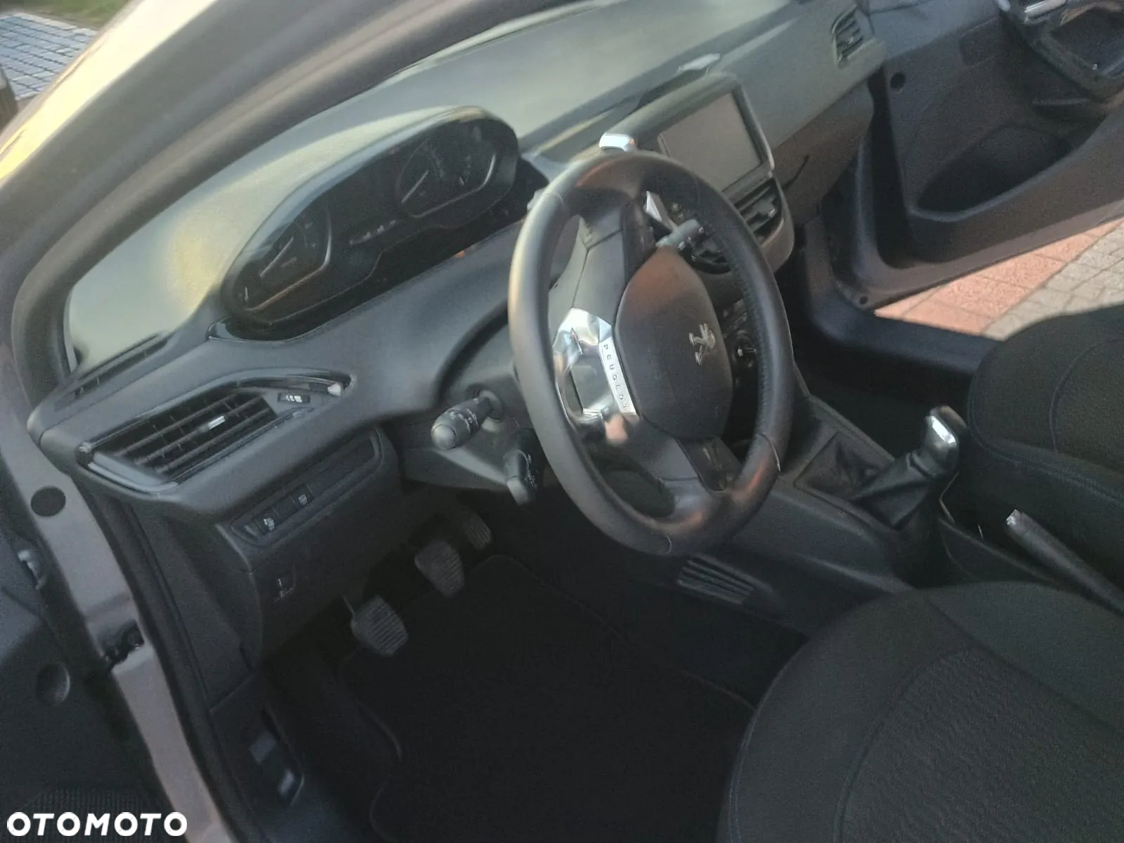 Peugeot 208 - 19