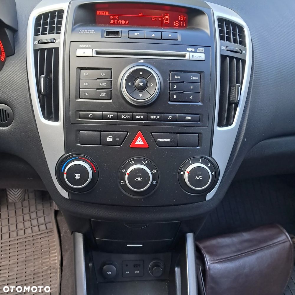Kia Ceed - 10