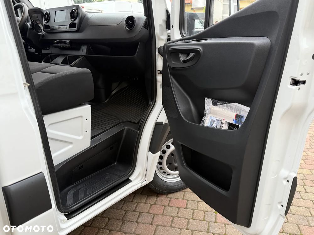 Mercedes-Benz Sprinter 3,0 319 Izoterma Winda - 24