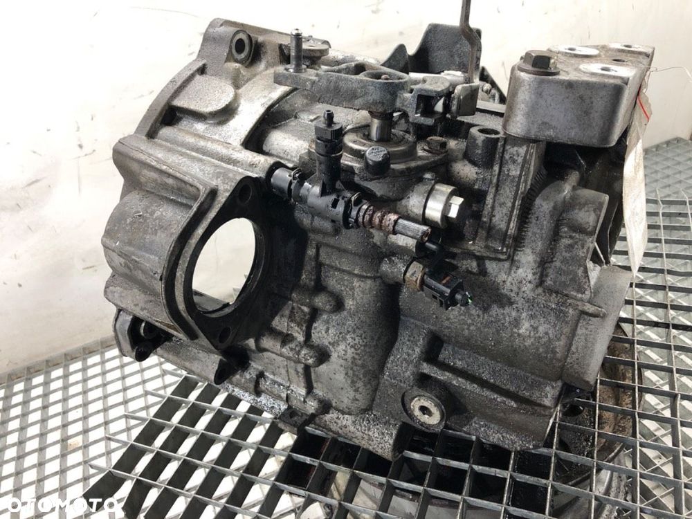 SKRZYNIA BIEGÓW  VW TOURAN (1T1, 1T2) 2003 - 2010 2.0 TDI 125 kW [170 KM] olej napędowy 2005 - - 2