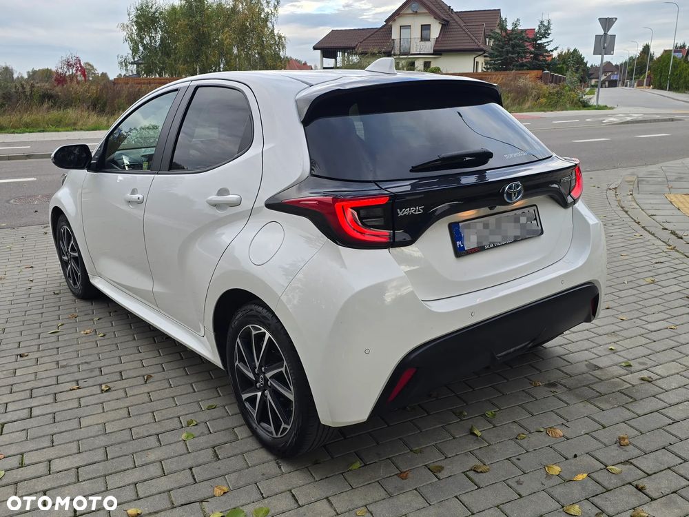 Toyota Yaris 2023 photo 2